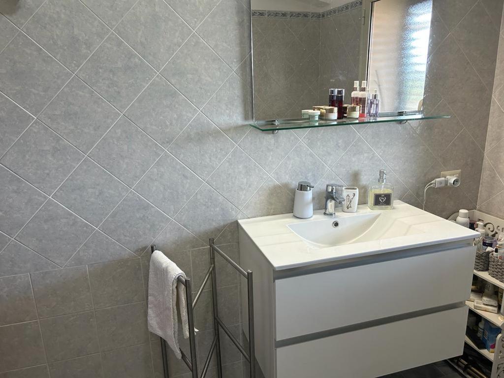 Nina Apartament Giardini Naxos Con Posto Auto Eksteriør billede