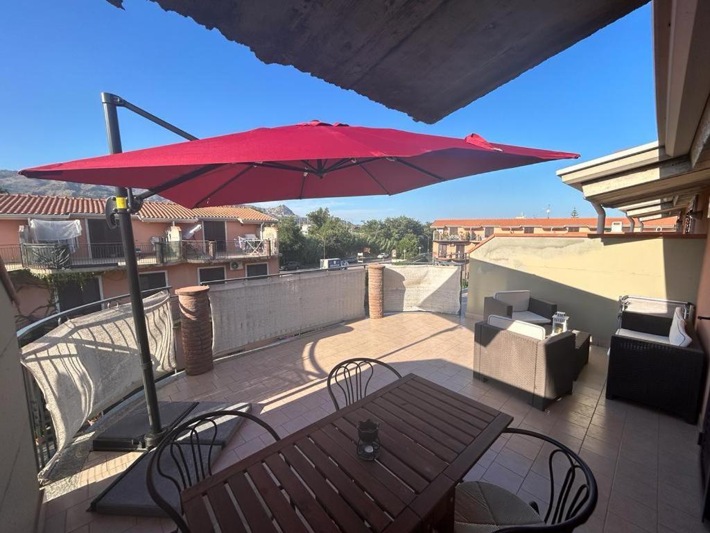 Nina Apartament Giardini Naxos Con Posto Auto Eksteriør billede