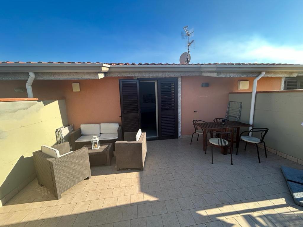 Nina Apartament Giardini Naxos Con Posto Auto Eksteriør billede