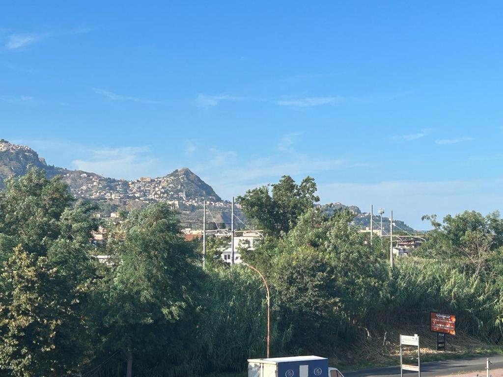 Nina Apartament Giardini Naxos Con Posto Auto Eksteriør billede