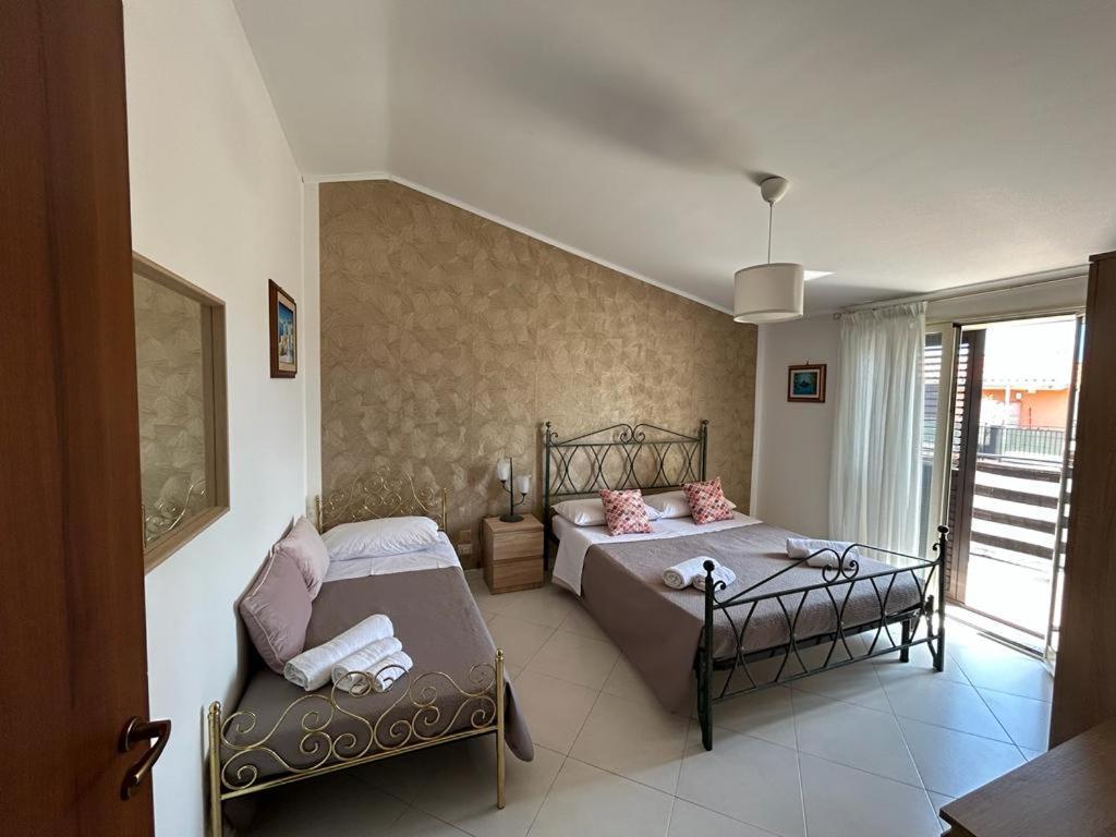 Nina Apartament Giardini Naxos Con Posto Auto Eksteriør billede