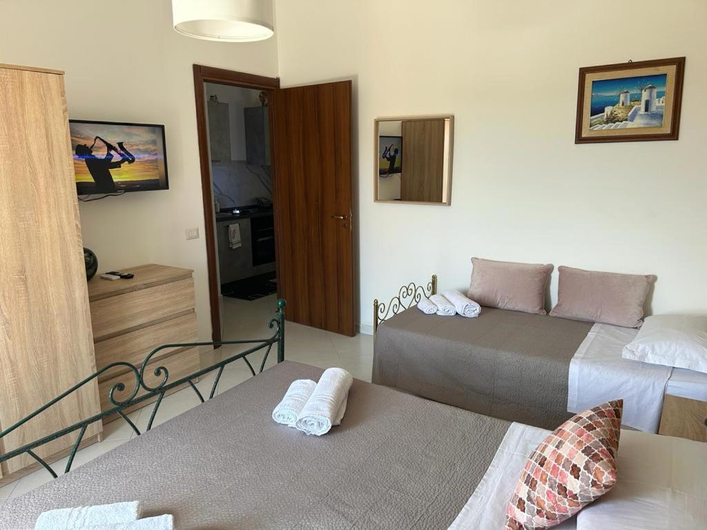 Nina Apartament Giardini Naxos Con Posto Auto Eksteriør billede