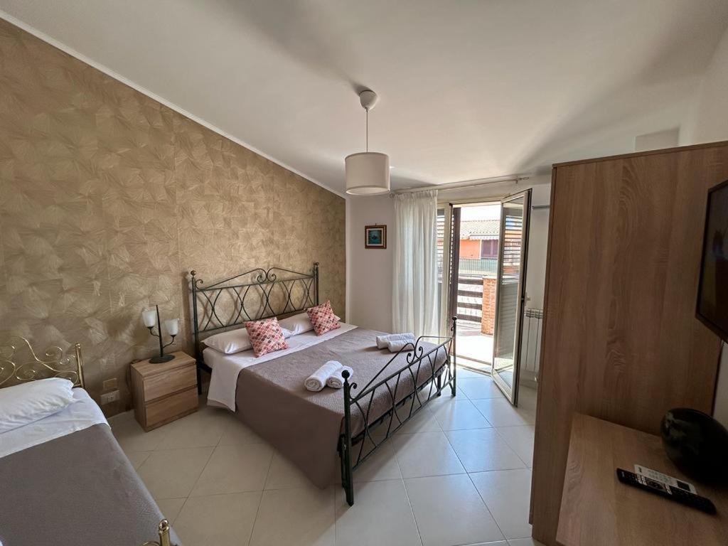 Nina Apartament Giardini Naxos Con Posto Auto Eksteriør billede