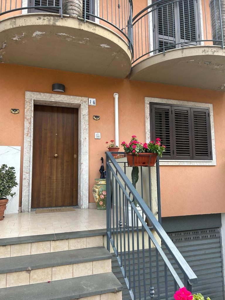 Nina Apartament Giardini Naxos Con Posto Auto Eksteriør billede